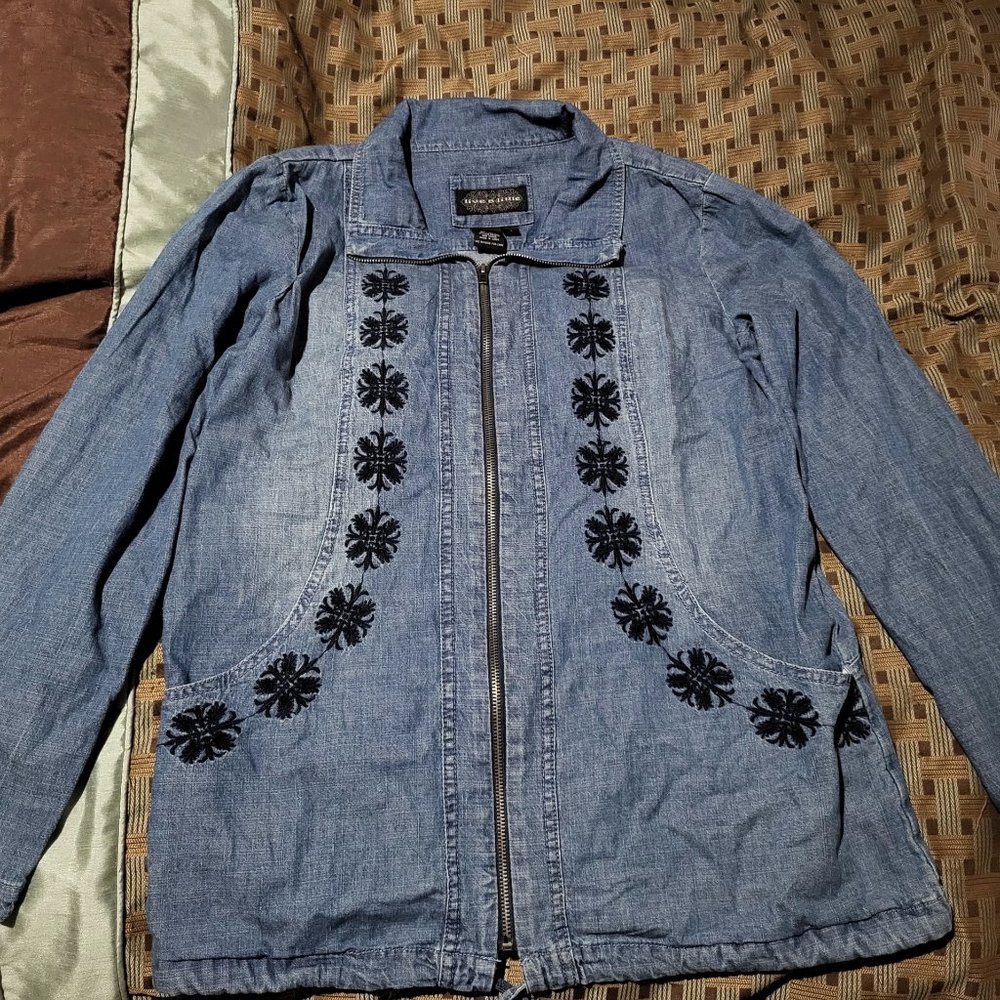 Denim jacket, lightweight with embroidery